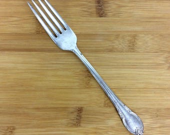 1847 年 Rogers/IS 製、アールデコ調のシルバープレート製サラダ