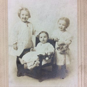 アンティーク 1900 年代の兄弟の子供のポートレート写真、厚紙キャビネット カード
