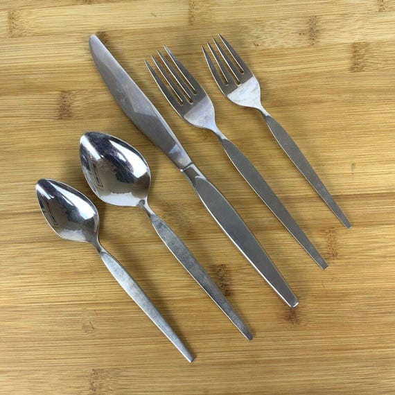 Oneida Community Stainless Satinique 5 Piece Place Setting 1990s