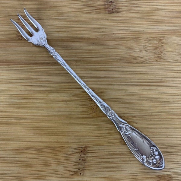 Oneida Narcissus Cocktail Seafood Fork Oxford Silverplate Flatware 1908