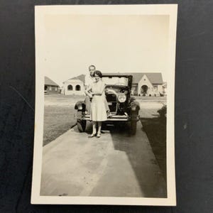 Vintage Black & White Snapshot Photograph Young Couple Old Car c1920-30s