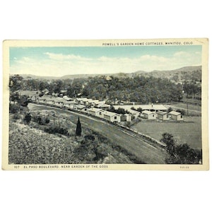 Cartolina degli anni '30 di Powells Garden Home Cottages a Manitou, Colorado, vicino al Giardino degli Dei
