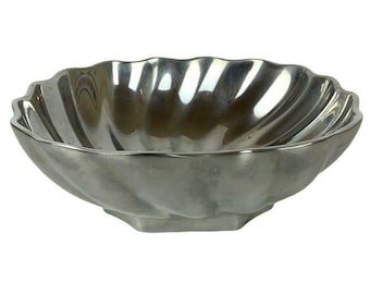 Cuenco pequeño Eddy de Wilton Armetale de peltre cuadrado con borde festoneado acanalado