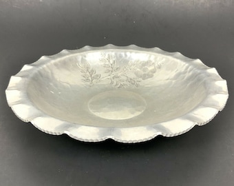 Trade Continental Hammered Aluminum Bowl Hand Wrought 714 Floral Design Vtg 1950s