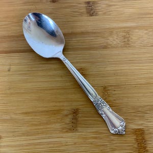Wm A Rogers Oneida Valley Rose 1956 Sugar Spoon Silver Plate Discontinued
