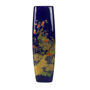 Jarrón de pavo real japonés vintage de cerámica azul cobalto con detalles florales dorados