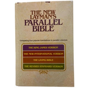 Puede incluir: Un letrero de madera hecho a mano con la palabra "Welcome" en una fuente juguetona. El letrero presenta un fondo blanco desgastado y un marco marrón oscuro, ideal para una puerta de entrada. El letrero mide aproximadamente 30 cm de ancho y 15 cm de alto.