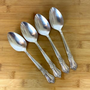 Wm A Rogers Oneida Valley Rose 1956 Set of 4 Oval Soup Spoons Silver Plate