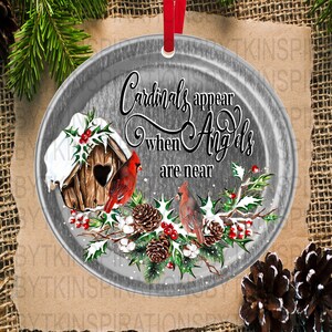 2 Kardinäle erscheinen, wenn Engel sind in der Nähe auf Aluminium Ornament Designs, Bauernhaus Weihnachtsschmuck, bereit zu personalisieren, Sublimation Design