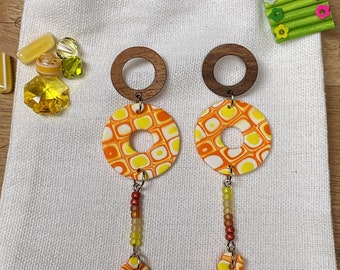 Pendientes de madera y fimo con flores amarillas/naranjas hechas a mano