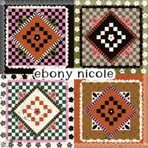 Può includere: Un design tessile quadrato caratterizzato da quattro pannelli distinti con motivi a scacchi, floreali e a rombi nelle tonalità del nero, rosa, arancione, verde e bianco. Il testo ebony nicole è centrato al centro dell'immagine.