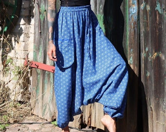 ALADINHOSE | 100% Baumwolle in Handarbeit gefertigt | Haremshose | Pumphose Blume des Lebens Lebensblume blau Pluderhose Chillhose | Unisex