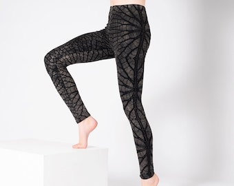 Leginsy PANASIAM Batik z wzorem liści – kwiatowy wzór – abstrakcyjny wzór w paski – unikatowy, ręcznie robiony przedmiot – joga, sport, fitness – Goa Boho