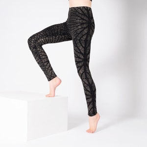 PANASIAM batik leggings patrón de hojas patrón floral diseño de rayas abstractas único hecho a mano yoga deporte fitness Goa Boho imagen 1