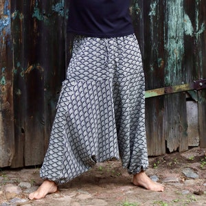 PANASIAM Aladin Pants Geometrix Seigaiha Gray – 100% Cotton, Handmade Harem Pants Baggy Pants with Pocket, Unisex Festival & Yoga Pants