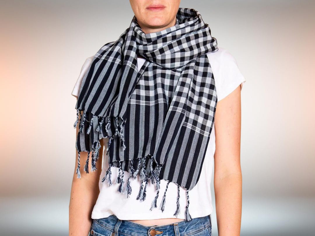 Buy PANASIAM Original Cambodian Krama Scarf – Handwoven 100% Cotton  Multi-use Bandana, Headscarf Wrap Handcrafted Cloth, Tablecloth, Sauna  Online in