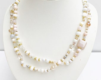 lange Perlenkette in weiß für Damen mit Edelsteinen Türkis Jade Muscheln und Süßwasserperlen Ibiza Schmuck