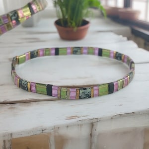 Pulsera de perlas GOOD SPELL oro mujer | Estilo bohemio | Pulsera de perlas verde negro oro violeta | Brazalete IbizaJewelry estrecho