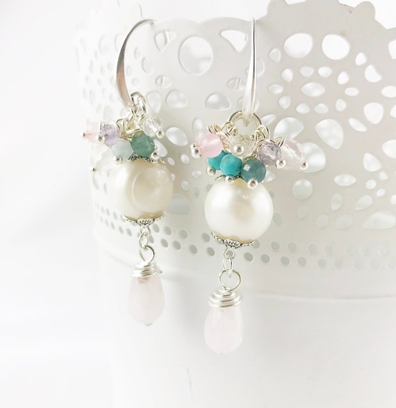 Orecchini boho pendenti stile bohemien, orecchini etnici bronzo con perline turchese e cristalli verdi, orecchini chandelier leggeri - Italia