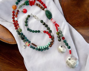 long boho gemstone pearl necklace EARTH AND FIRE in red and green with pendants Y-style | pearl necklace Ibiza jewelry silver