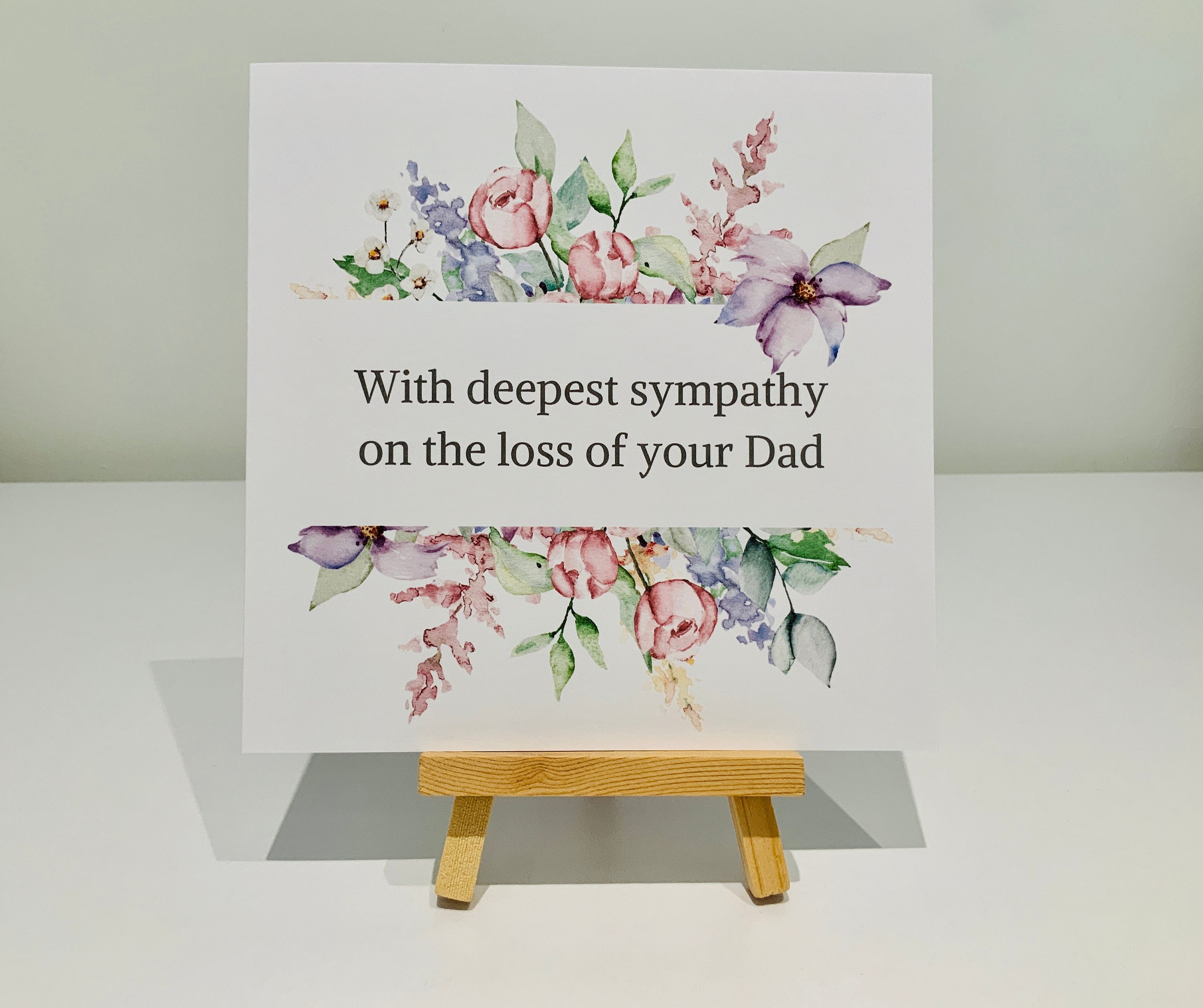 Tarjeta De Pésame Por La Pérdida De Tu Padre - Texto En Inglés, Ilustración Floral, Tamaño 120x170 Mm, Con Sobre Azul Pastel