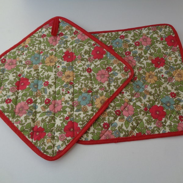 Pair Handmade Retro Flower Fabric Insulated Pot Stands; Pot Holders; Trivets; Coasters