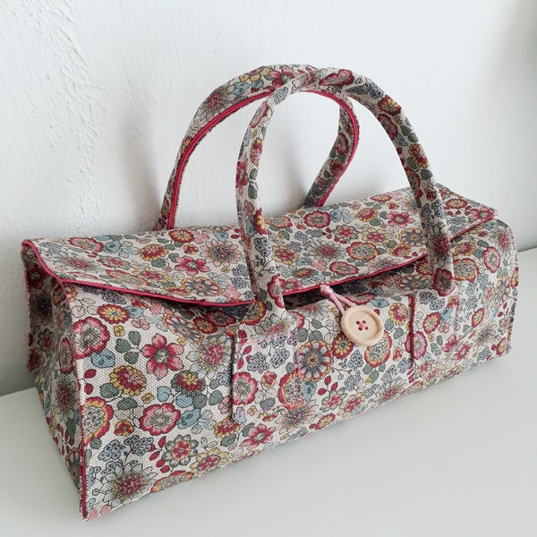 Cake bag in floral fabric and pink lining