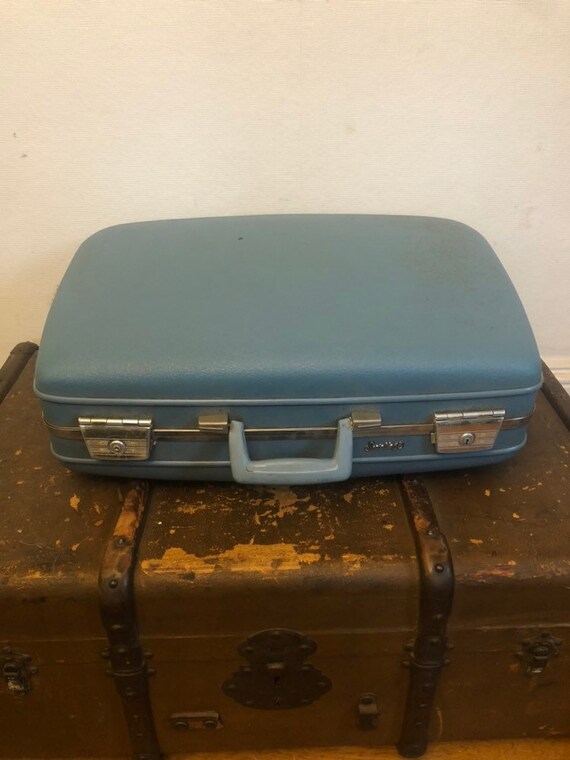 Vintage Blue Socialite60 Hard Plastic Suitcase