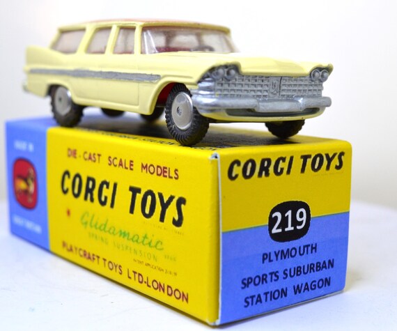 CORGI TOYS 219 PLYMOUTH SPORTS SUBURBAN