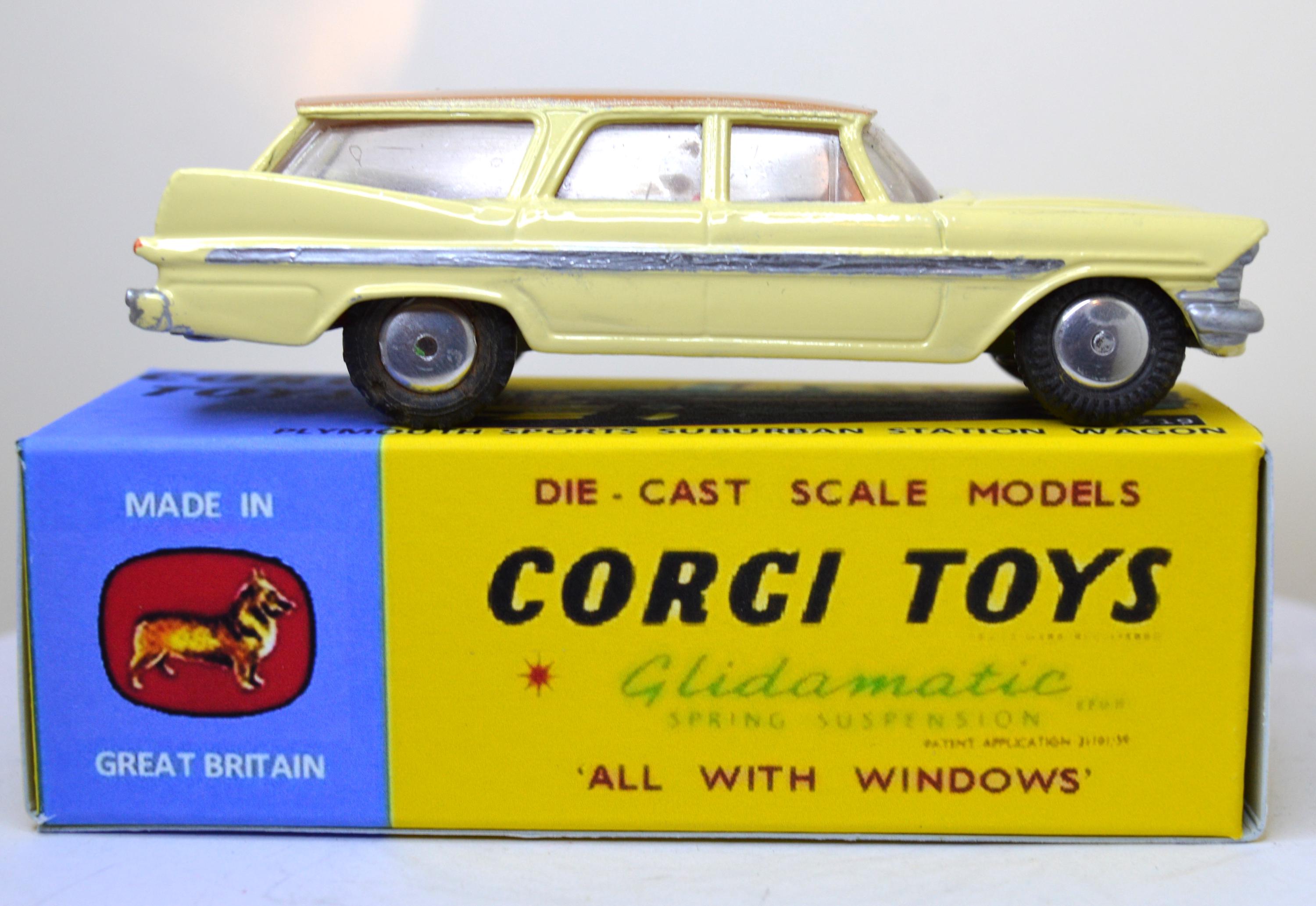 ミニカー CORGI TOYS 219 PLYMOUTH SPORTS SUBURBAN CORGI TOYS 219 PLYMOUTH SPORTS SUBURBAN