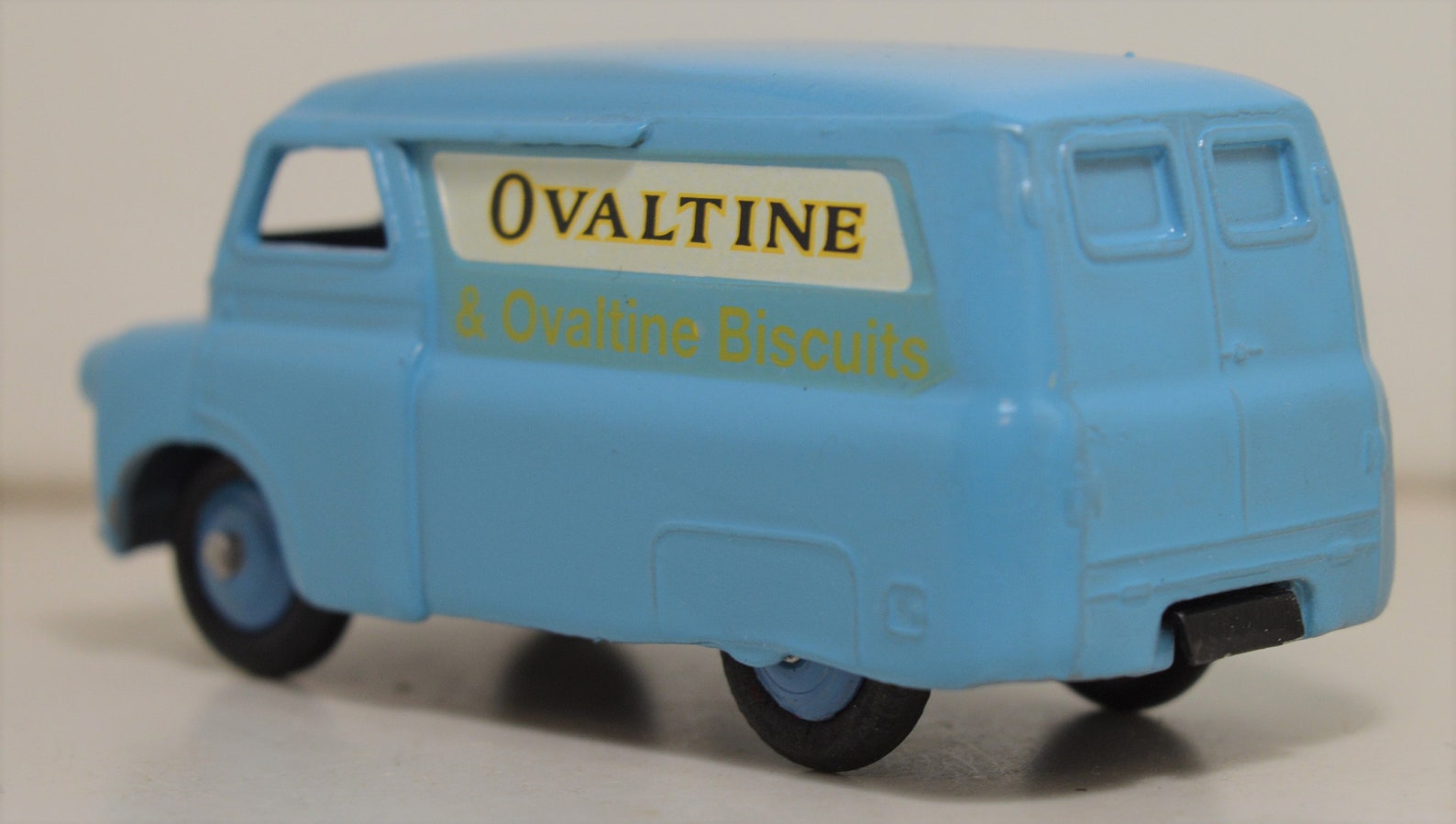 Modèle Réduit Dinky Toys Réédition Atlas - Bedford Fourgon Ovaltine UK - Échelle 1/43 - Neuf
