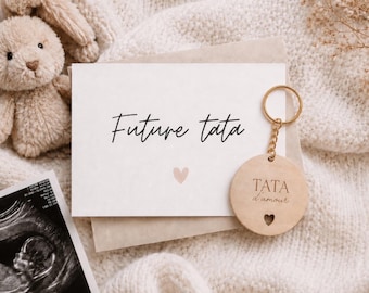 Pregnancy announcement for aunt, friend, sister, cousin, or future aunt - Card + keychain