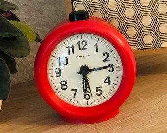 Reloj despertador soviético rojo redondo - Accesorios de escritorio - Reloj de escritorio - Reloj despertador vintage - Reloj antiguo - Decoración del hogar - Reloj Steampunk - Cabecera