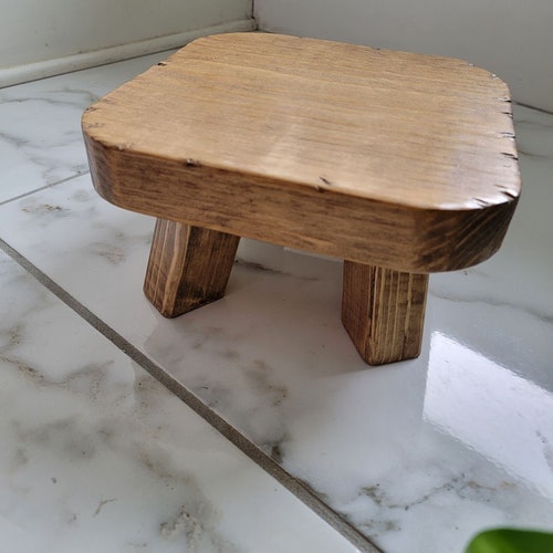 Rehausse de piédestal en bois. Contremarche en bois. Support en bois. Support pour plantes