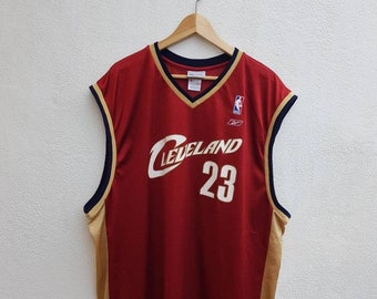 Camiseta de baloncesto vintage de los 90 de LeBron James de los Cleveland Cavaliers de la NBA, talla 2XL.