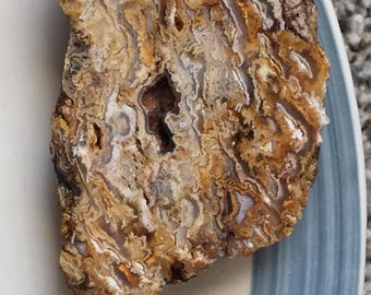 Thin plume agate cut in two