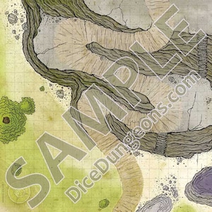 Puede incluir: Un mapa de fantasía detallado, dibujado a mano, con una cuadrícula. Presenta un río sinuoso, acantilados rocosos y un camino. La palabra "SAMPLE" y el sitio web DiceDungeons.com están superpuestos.