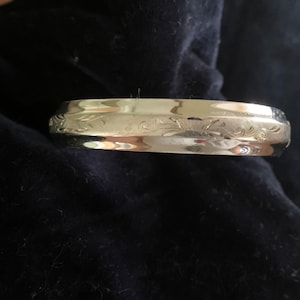 Vintage Etched Floral Hollow Hinged Bangle Bracelet 1970s