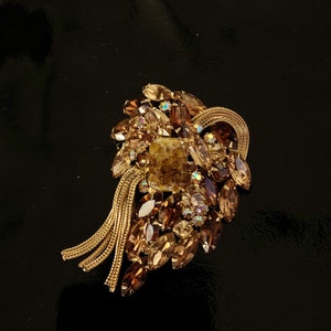 Vintage HATTIE CARNEGIE Rhinestone Brooch 1950s