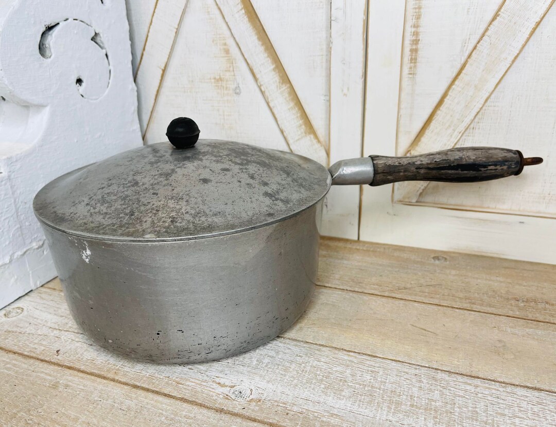 Vintage Cast Iron Pot, Vintage Kitchen Farmhouse Pot, Rustic Cooking