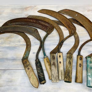 Halloween Prop, Haunted Cornfield Props, Vintage Metal Hatchet with Wooded Handle, Vintage Tools