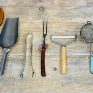 Vintage Hand Mixer, Vintage Metal Ice Scoop, Vintage Farmhouse Kitchen Decor, Farmhouse Kitchen, Vintage Utensils