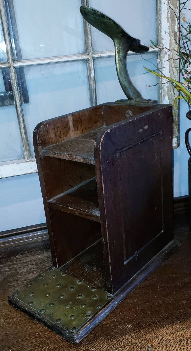 shoe polish stand