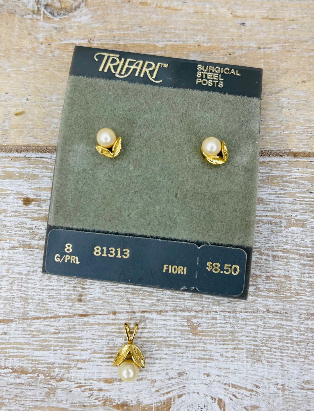 Vintage Costume Jewelry, Vintage Necklace Pendant and Matching Earrings