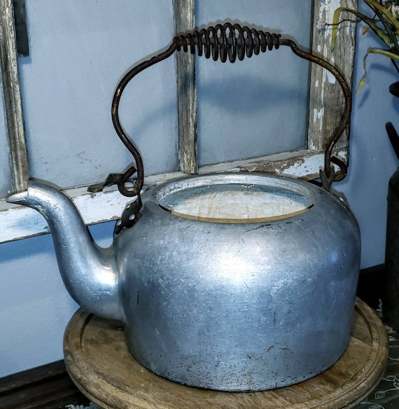 Primitive Vintage Metal Kettle, Vintage Metal Pot,
