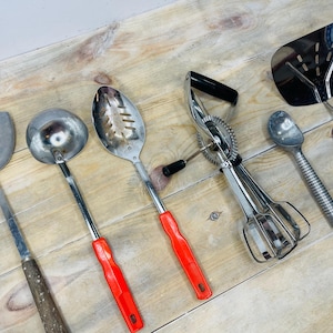 Vintage Hand Mixer, Vintage Metal Ice Scoop, Vintage Farmhouse Kitchen Decor, Farmhouse Kitchen, Vintage Utensils