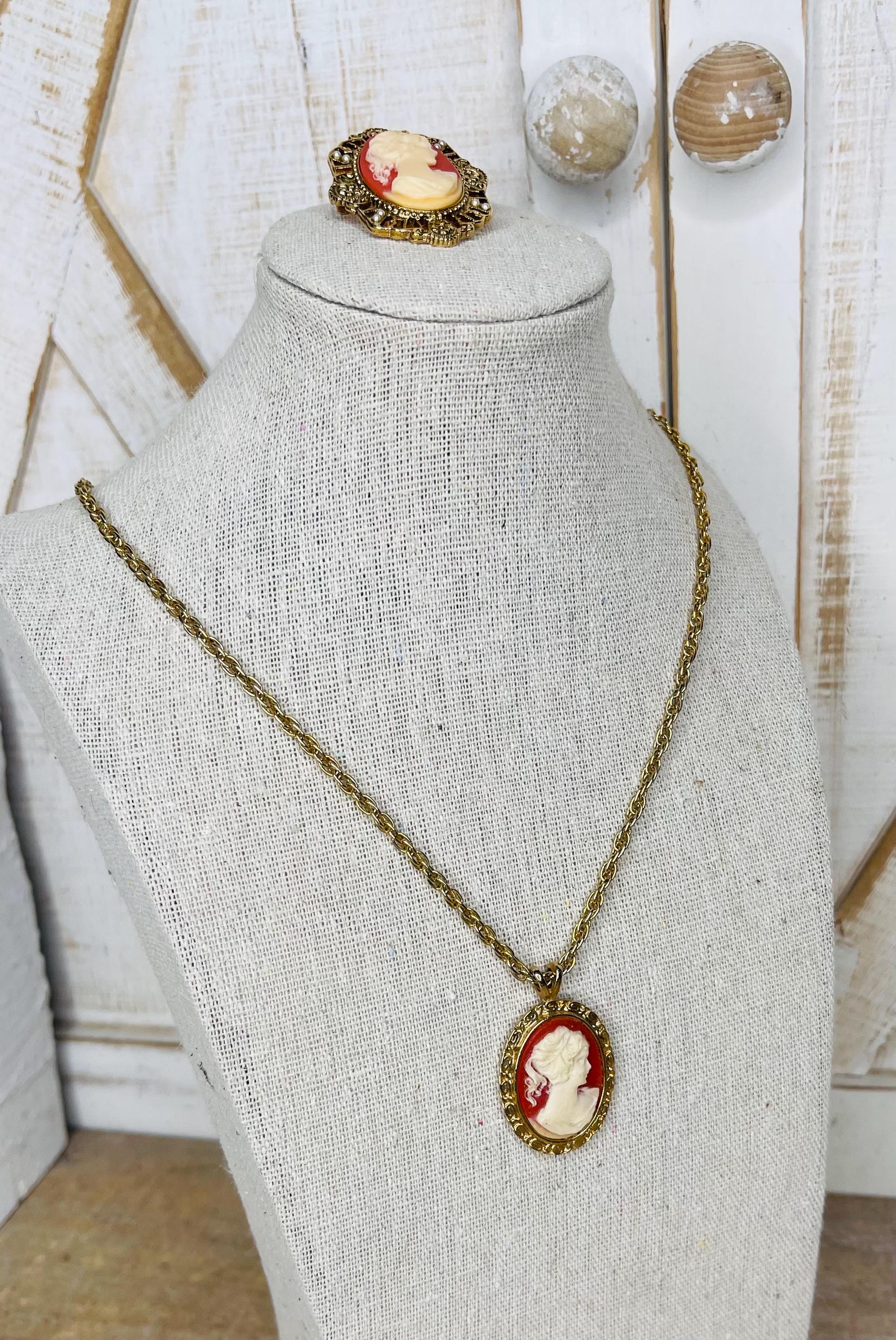 【Lavishe】Silhouette Vintage Cameo Necklace / 追跡送 Vintage Silhouette Necklace, Vintage Silhouette Gold Tone