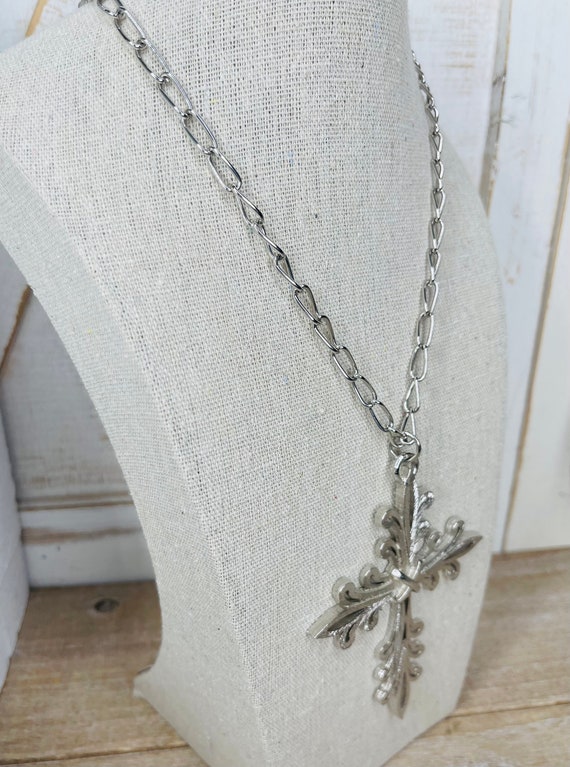 Vintage Silver Tone Cross Necklace, Antique Cross… - image 5