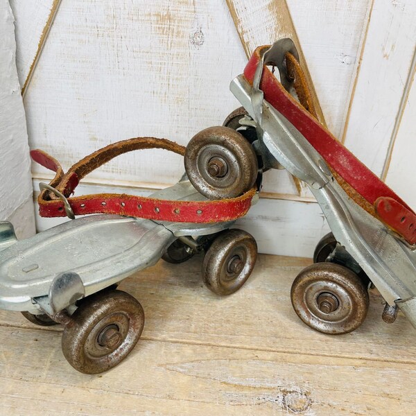 Vintage Globe Stake Corp. Set Metal Roller Skates, Retro Metal Roller Skates, Antique Metal Roller Skates, Vintage Display Piece, 1950s