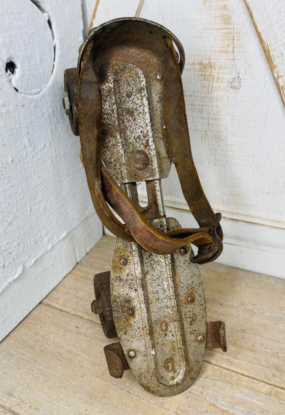 Retro Rusty Metal Roller Skate, Retro Metal Rolle… - image 5